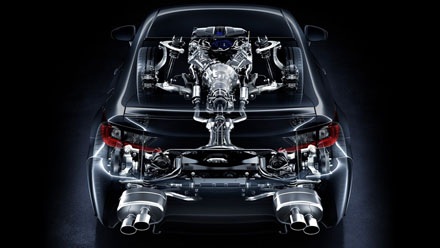 Lexus RC F với bản nâng cấp từ sợi carbon - 2 Chiếc Lexus RC-F bản nâng cấp với carbon (màu trắng) cùng phiên bản tiêu chuẩn
